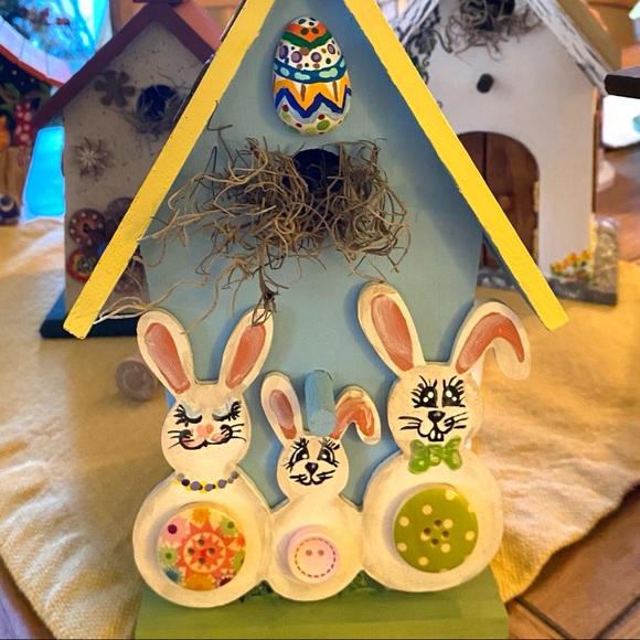 Handcrafted/hand painted Birdhouse “Hoppy Easter”’ - Picture 9 of 11